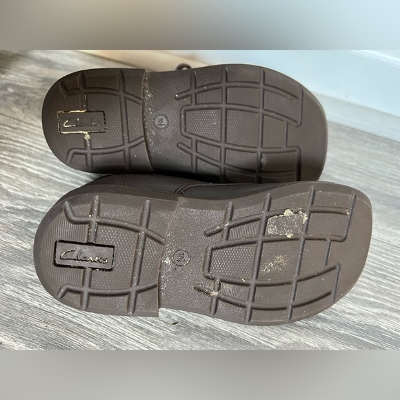 Clarks boys’ square toe lace up brown leather school shoes. Size 10.5 toddler - Picture 4 of 6